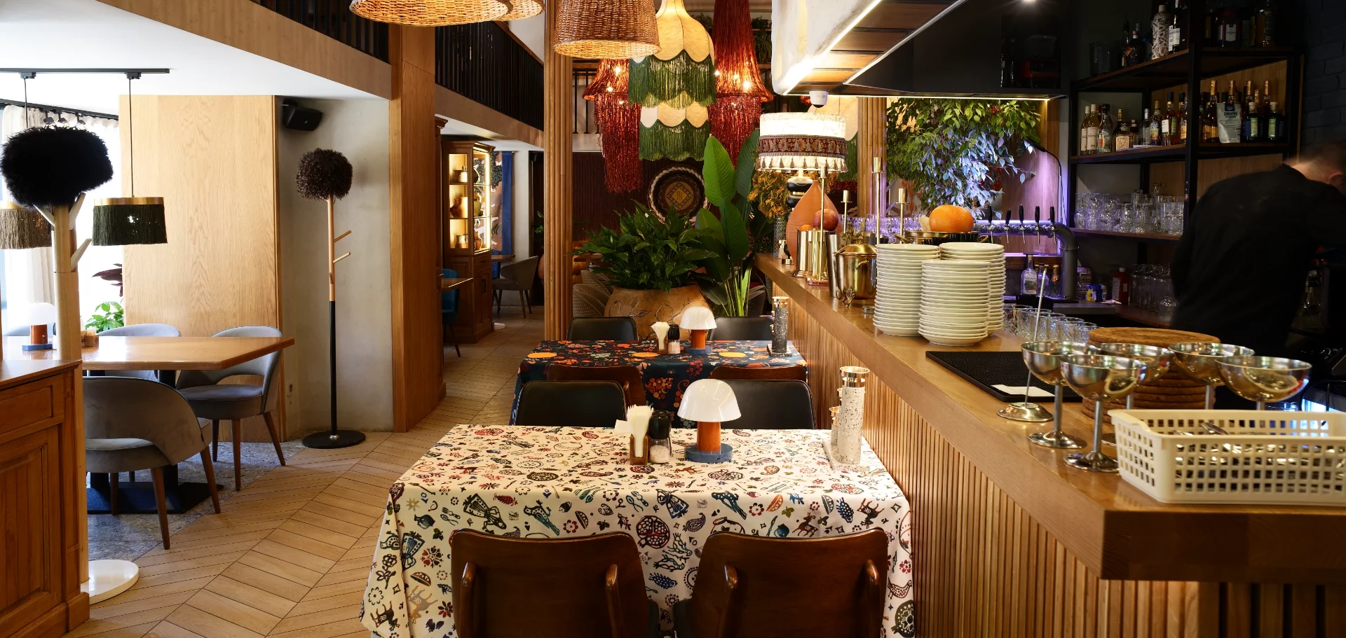 Ресторан «Руставели» - Портфолио Decorazza