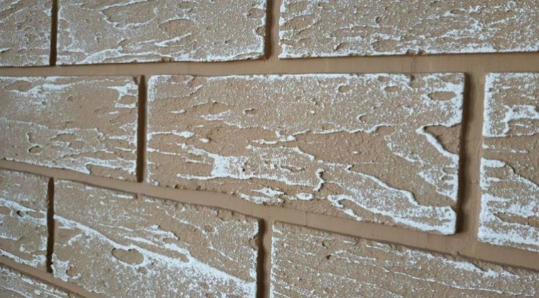 Отделка декоративной штукатуркой под кирпич