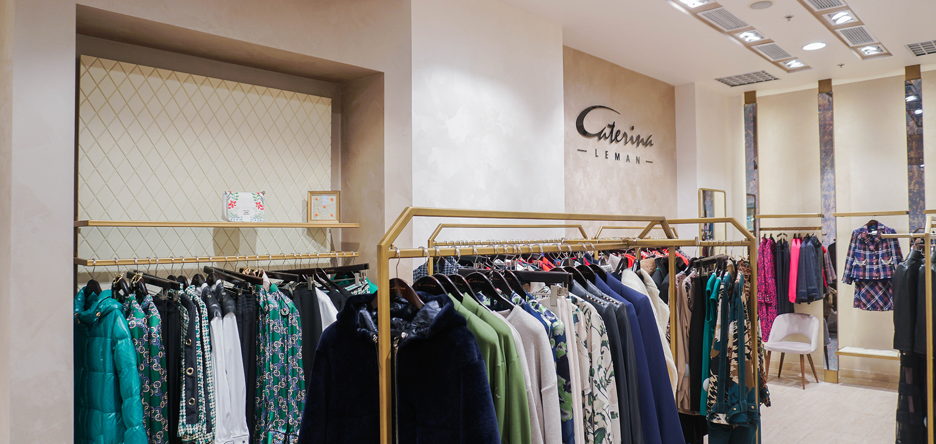 Магазин модной одежды Caterina Leman - Портфолио Decorazza