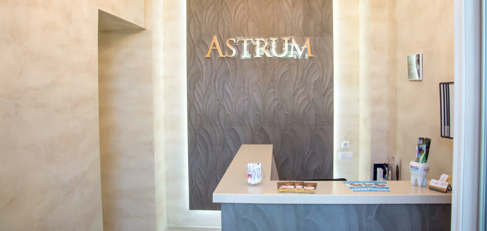 Стоматологическая клиника Astrum - Портфолио Decorazza