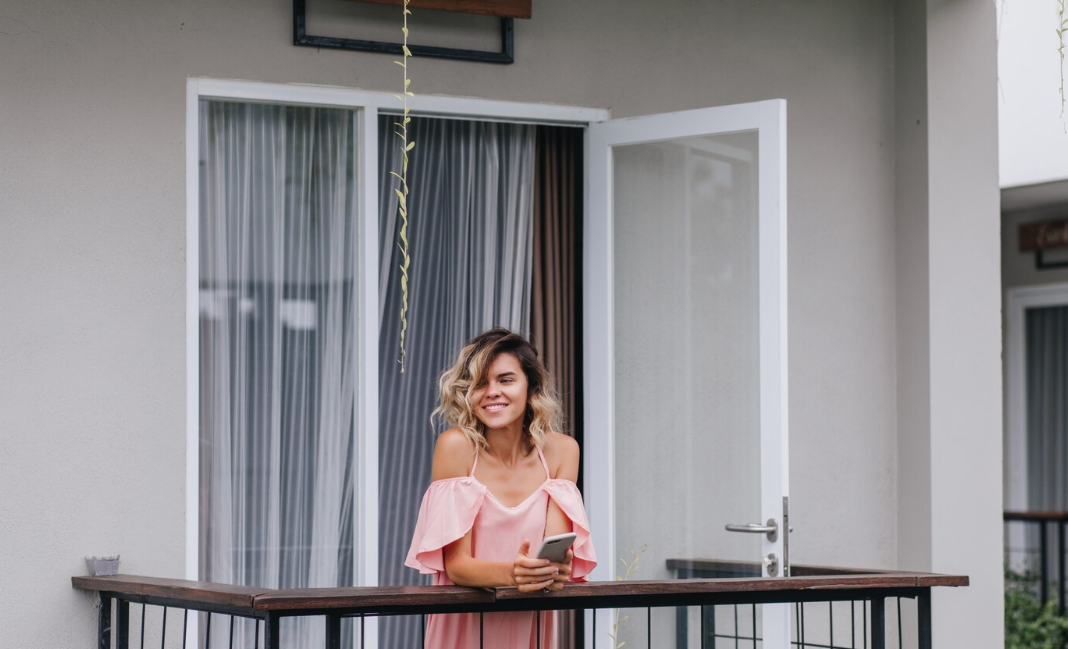 Декоративная штукатурка для балкона: преимущества, виды, советы от экспертов